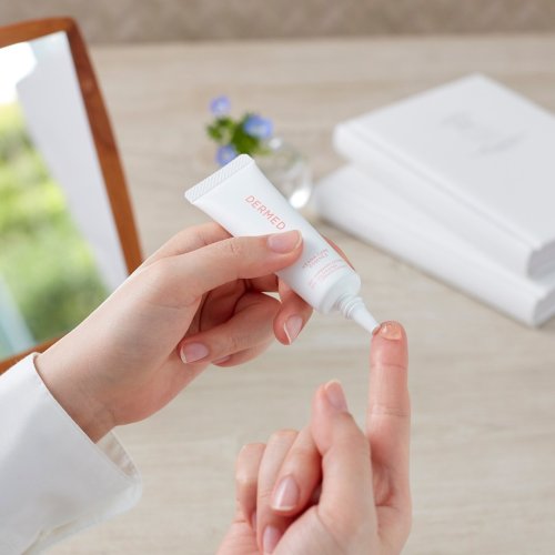 Carousel post from dermed_official.