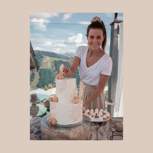 Carousel post from suesseboutique.