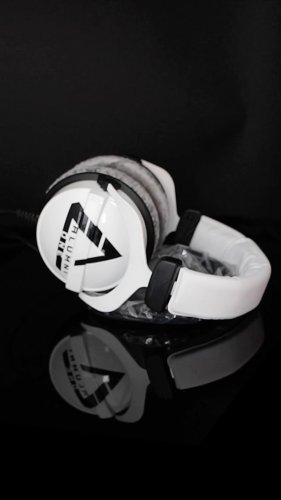 Video post from customcans_headphones.