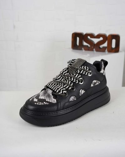 Carousel post from ossoshoes.