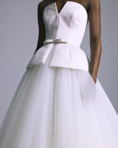 Carousel post from jolibride.