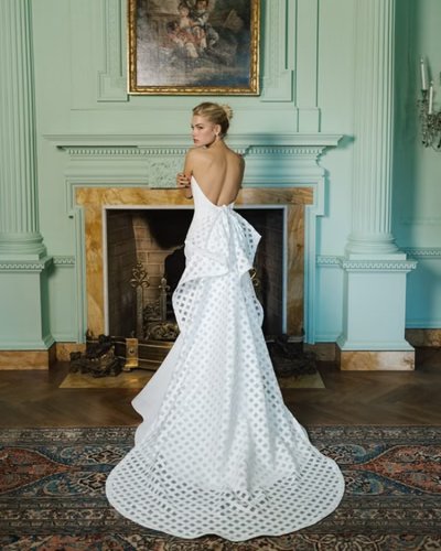 Carousel post from jolibride.