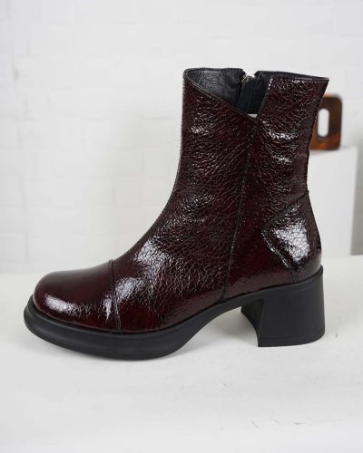Carousel post from ossoshoes.