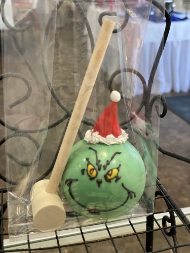 Carousel post from marquettescakestudio.