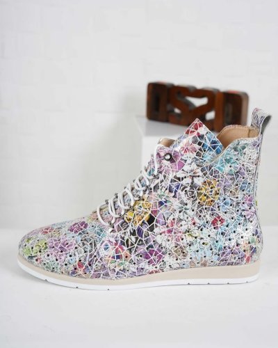 Carousel post from ossoshoes.