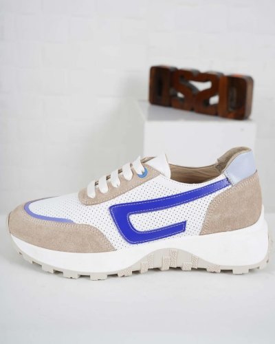 Carousel post from ossoshoes.