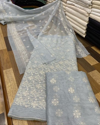 Carousel post from akbar_fabrics_.