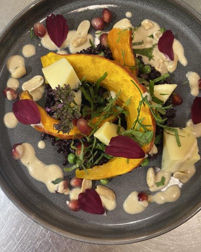 Carousel post from miditreizepontarlier.