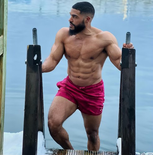 Carousel post from ph_gains.