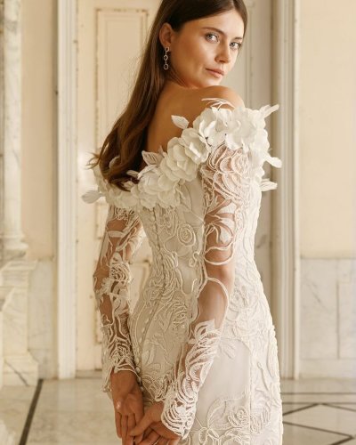 Carousel post from jolibride.