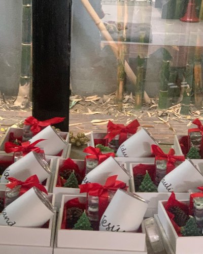 Carousel post from la_gifteria.