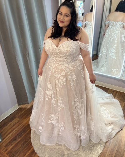 Carousel post from thecurvybridenj.