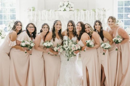 Carousel post from thecurvybridenj.