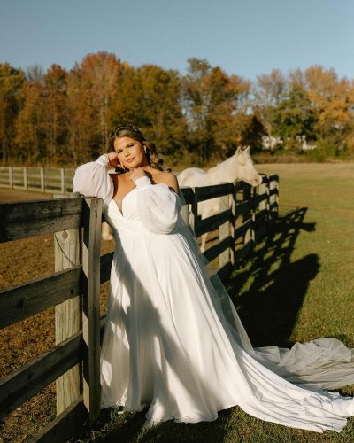 Carousel post from thecurvybridenj.