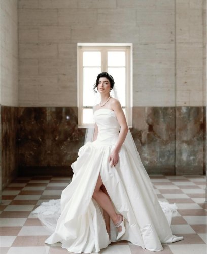 Carousel post from jolibride.