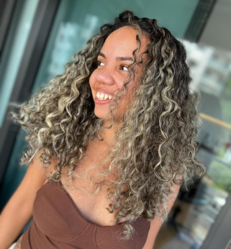 Carousel post from trindadehairstylist.