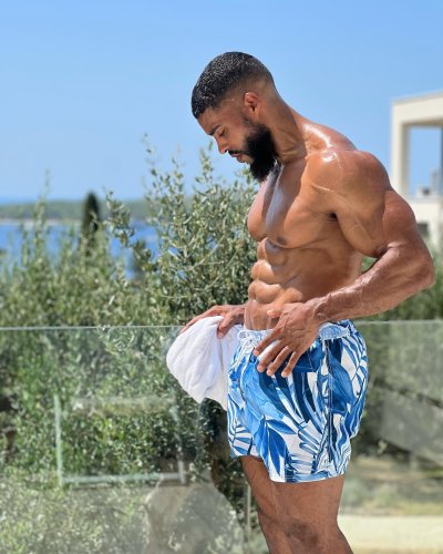 Carousel post from ph_gains.