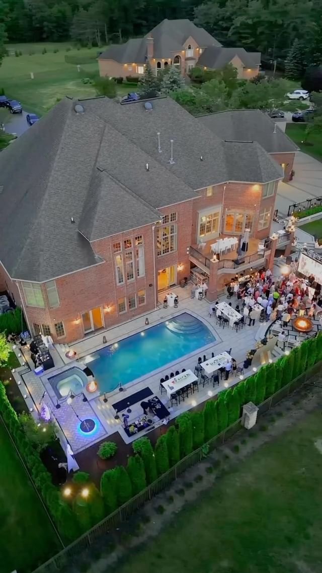 Video post from techobloc.