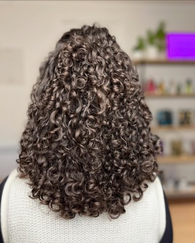 Carousel post from trindadehairstylist.