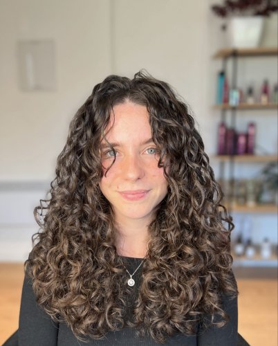 Carousel post from trindadehairstylist.