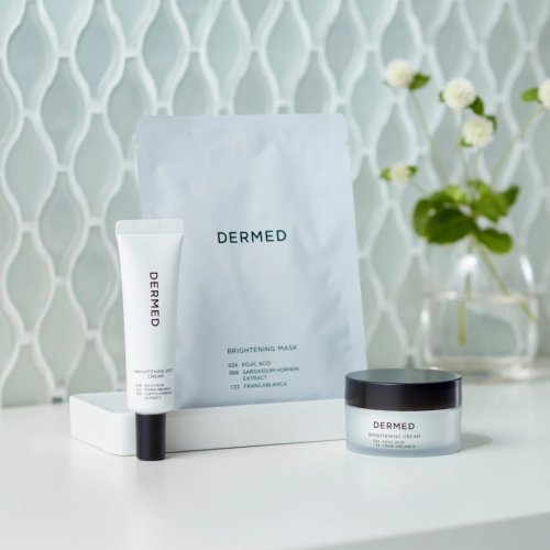 Carousel post from dermed_official.