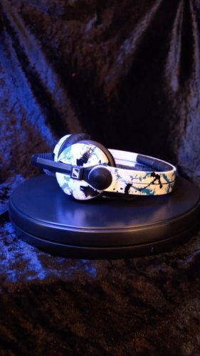 Video post from customcans_headphones.