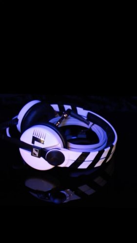 Video post from customcans_headphones.