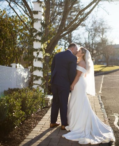 Carousel post from thecurvybridenj.