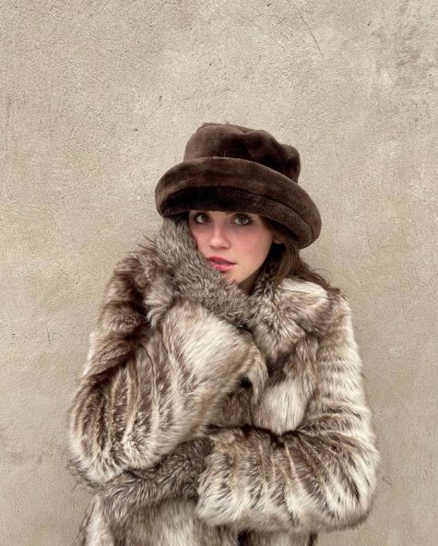 Carousel post from untaggedfashion.
