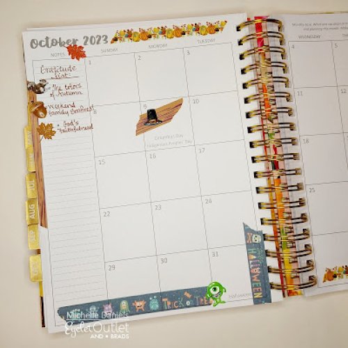 Carousel post from Eyelet Outlet.