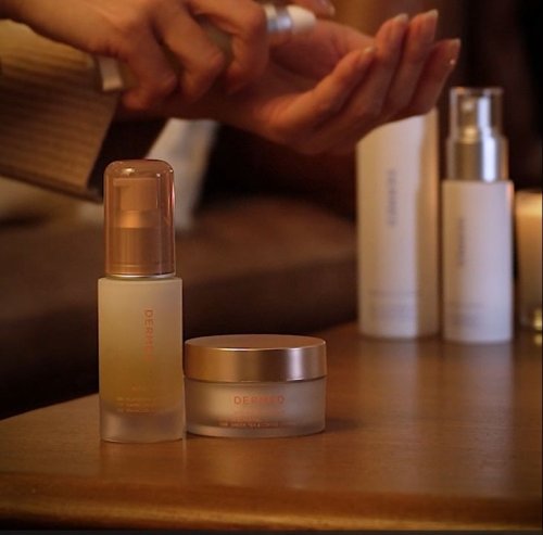 Carousel post from 三省製薬　デルメッド.