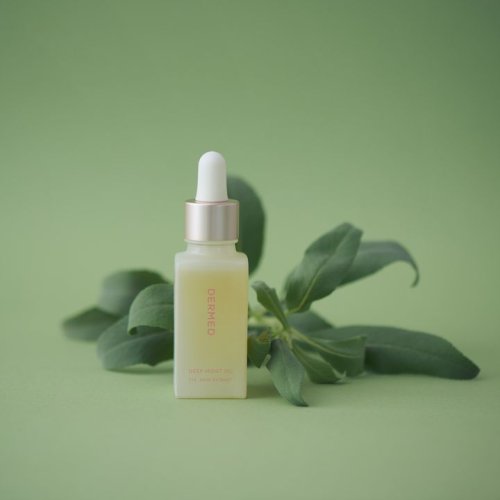 Carousel post from 三省製薬　デルメッド.