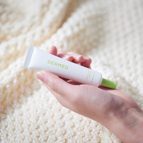 Carousel post from 三省製薬　デルメッド.