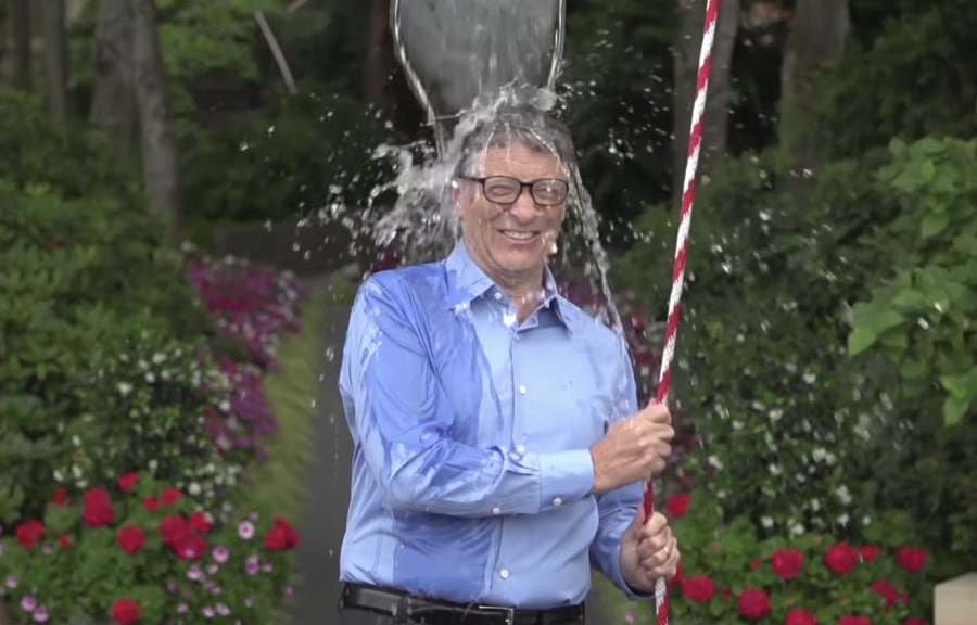ALS Ice Bucket Challenge is one of the best hashtag campaign examples