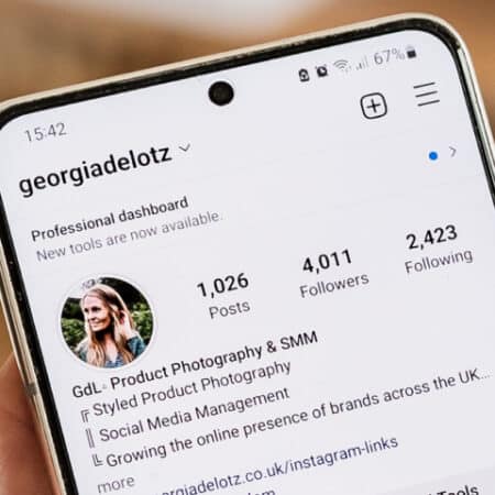 How to create Instagram bio spaces and text breaks