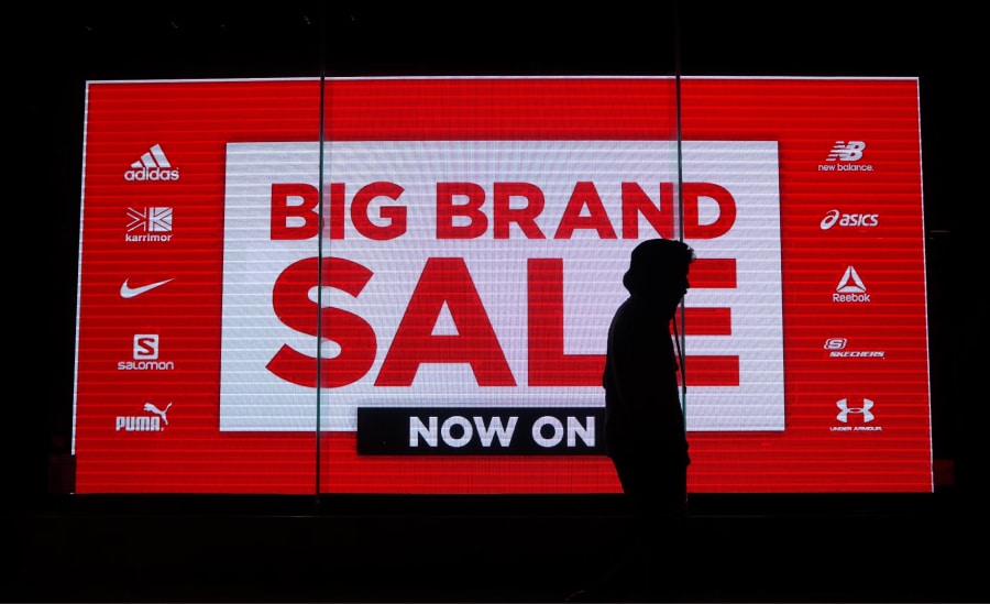 Dynamic digital signage content for promotions and sale campaigns