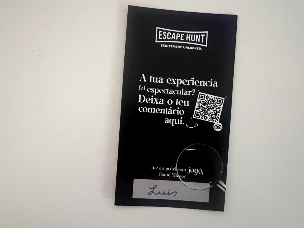Escape room giving a business card with QR code to leave a Google review